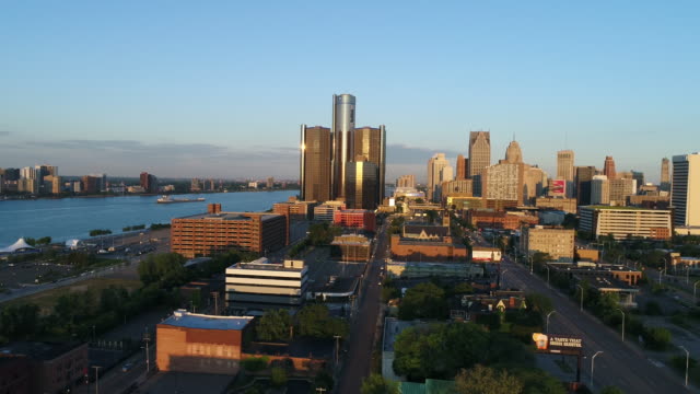 Aerial-view-of-Detroit-skyline