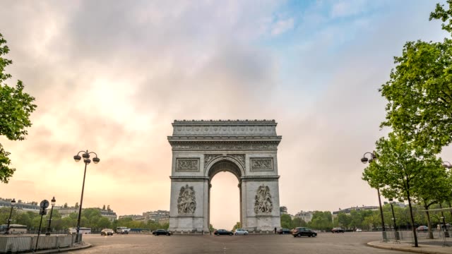 Paris-city-skyline-timelapse-at-Arc-de-Triomphe-and-Champs-Elysees,-Paris,-France-4K-Time-lapse