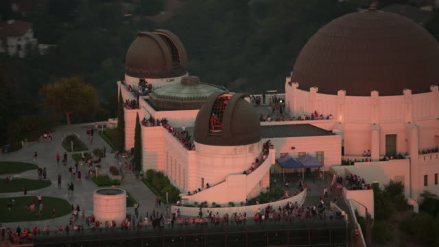 Los-Angeles,-Aerial-shot-of-the-Griffith-Observatory-at-sunset.
