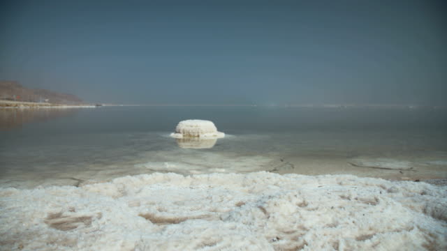 Tracking-shot-of-salt-deposits-on-the-banks-of-the-Dead-Sea-in-israel