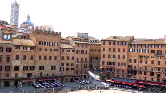 Blick-auf-die-mittelalterliche-Stadt-Siena-am-Lüfter-förmige-zentralen-Platz-Piazza-del-Campo