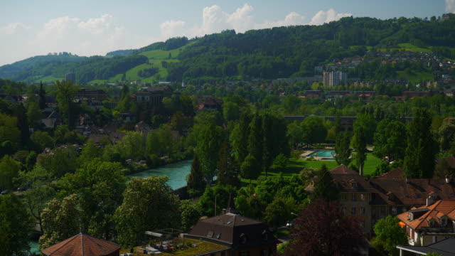 Schweiz-Bern-Stadt-Sonnentag-berühmten-Aussichtspunkt-Museum-Schloss-Fluss-Panorama-4k