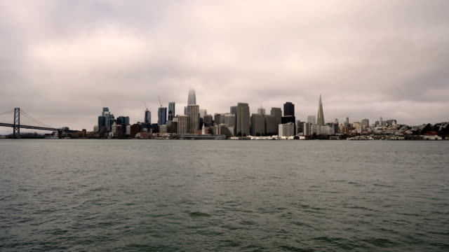 Velocidades-de-ferry-por-la-bahía-de-Oakland-a-San-Francisco