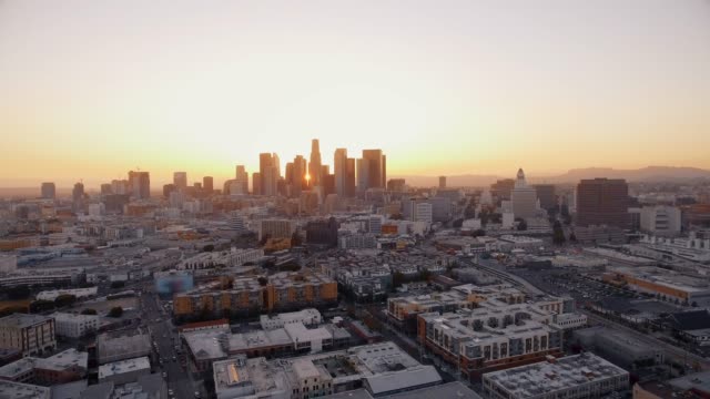 Tolle-Luftaufnahme-von-Los-Angeles-während-des-Sonnenuntergangs