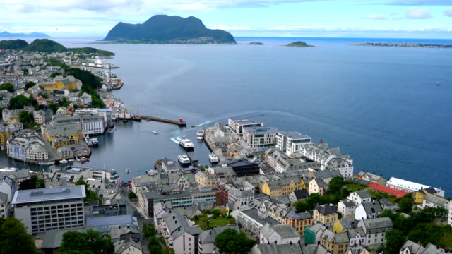 La-ciudad-de-Ålesund-Noruega
