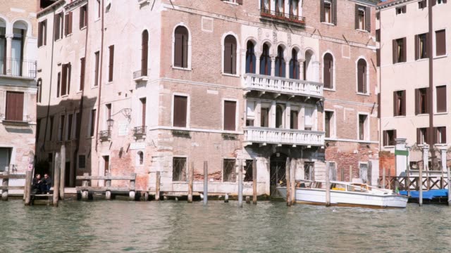 Gebäude-in-der-Nähe-des-Canal-Grande-in-Venedig