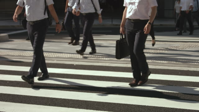 Slowmotion---viajeros-personas-peatones-verano-Tokio