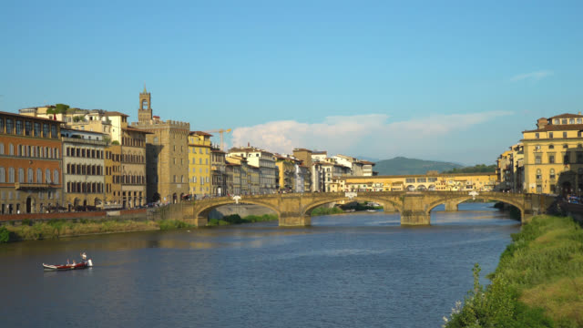 Florence,-Tuscany,-Italy.-Panoramic-view-of-Arno-river-and-Ponte-Alla-Carraia-bridge