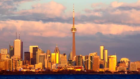 Timelapse-view-of-Toronto-at-night