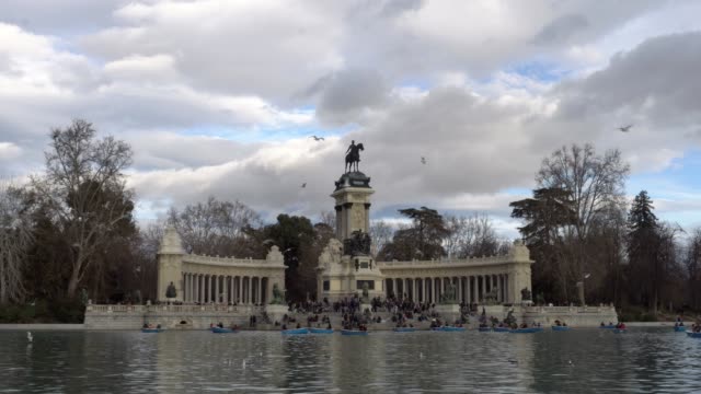 Monument-To-Alfonso-XII-in-park-Buen-Retiro,-Madrid-Spain