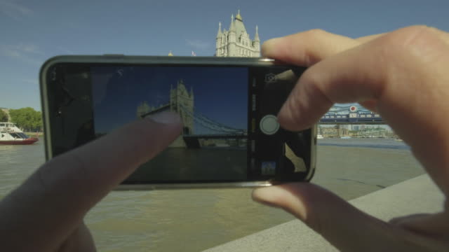 Tourist-photographing-tower-bridge-with-a-smartphone