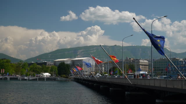 sonnigen-Stadt-am-See-Verkehr-Brücke-Slow-Motion-Panorama-4k-Genf