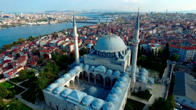 Yavuz-Sultan-Selim-Moschee-aus-dem-Himmel,-Istanbul-Türkei