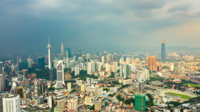 Sturm-Himmel-Kuala-Lumpur-Stadtzentrum-Antenne-Panorama-Zeitraffer-4k-Malaysia