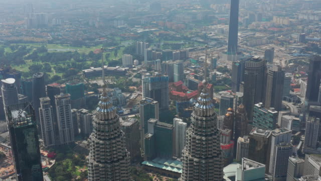 Sonnliche-Tag-Kuala-Lumpur-Stadt-in-der-Innenstadt-berühmten-Türmen-in-der-Luft-Panorama-4k-malaysia