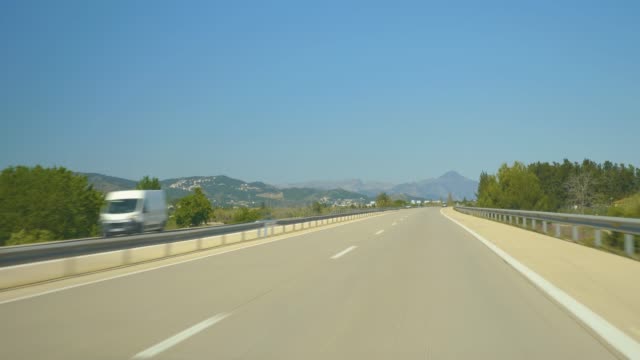 Fahren-auf-der-spanischen-Autobahn