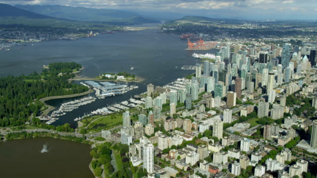 Vista-aérea-de-la-ciudad,-rascacielos-en-el-centro-de-la-ciudad-de-Vancouver-puerto