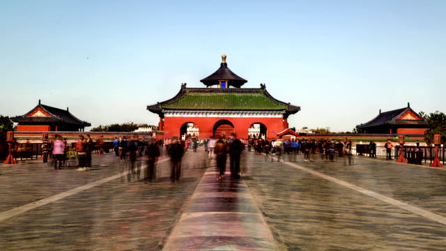 Beijing,-China-–-Nov-1,2014:-Der-Blick-auf-die-Qinian-Hall-und-das-Tor-in-den-Himmelstempel,-Peking,-China