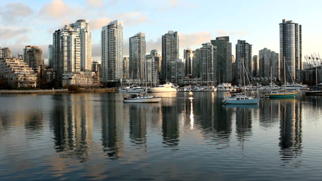 Yaletown-Towers,-False-Creek,-Vancouver-Reflections
