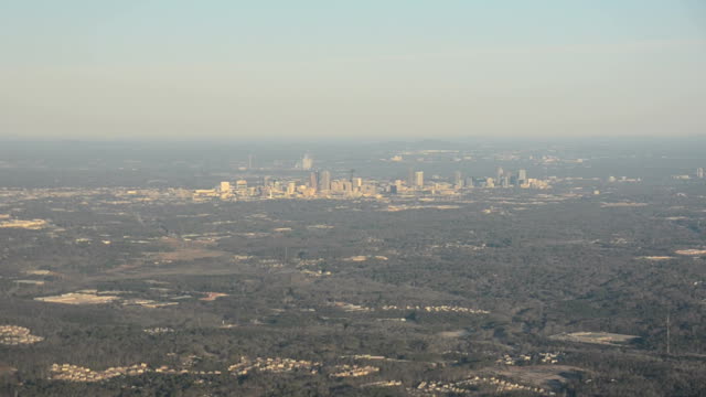 El-centro-de-la-ciudad-de-Atlanta,-en-la-distancia