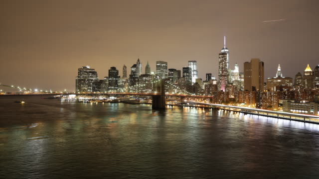 Luz-de-noche-color-manhattan-vista-del-puente-4-K-time-lapse