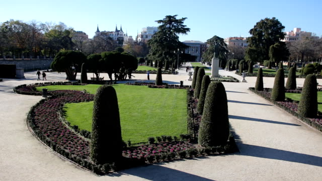 Gärten-im-Parque-del-Buen-Retiro,-Madrids