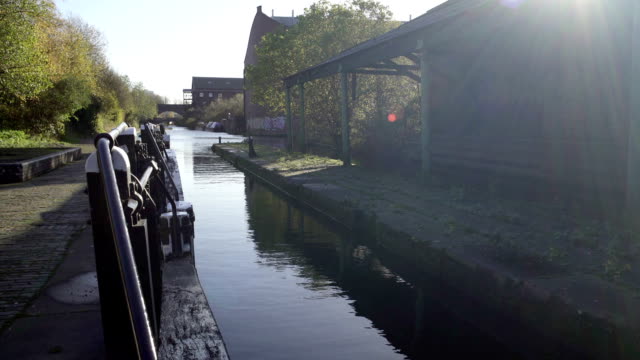 Typhoo-Basin-on-the-Digbeth-Branch-canal,-Birmingham.