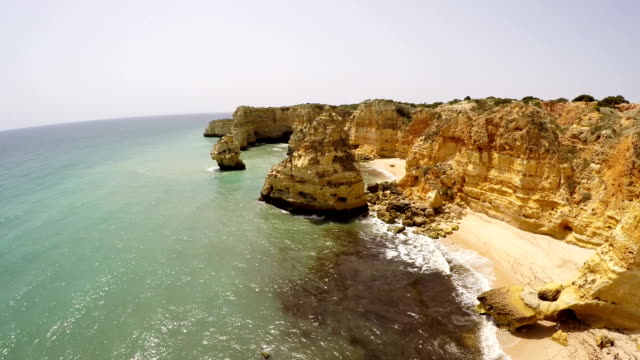 Metraje-aéreo-playa-de-marina,-Porches,-Algarve,-Portugal