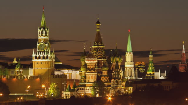 RUSSLAND.-MOSKAU-2013-:-TL-Blick-auf-den-Kreml-bei-Nacht.