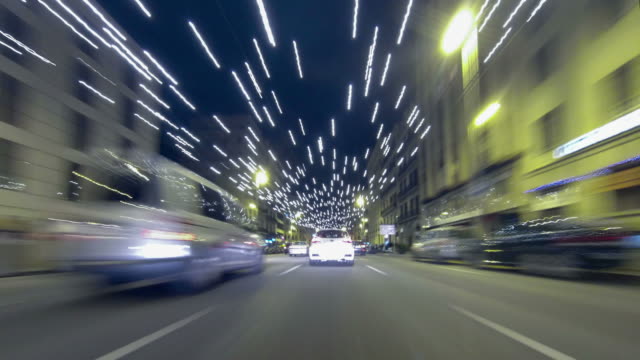 Conducción-a-través-de-las-calles-de-Barcelona-con-Navidad-de-Abela.-lapso-de-tiempo-Sendero-efecto---4-k.-(02