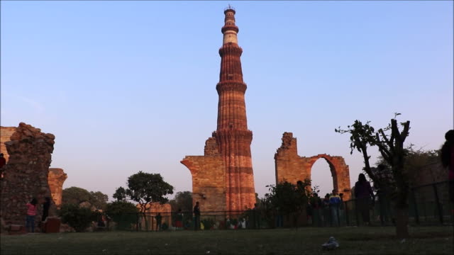 Qutub-Minar-in-Delhi-Time-Lapse