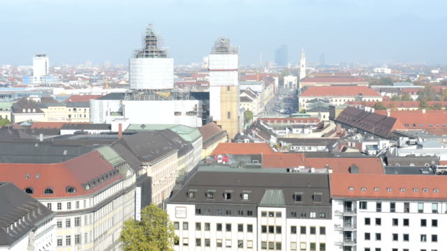 Vista-sobre-la-ciudad-de-Munich-de-la-tapa-del-Ayuntamiento-en-Marienplatz.