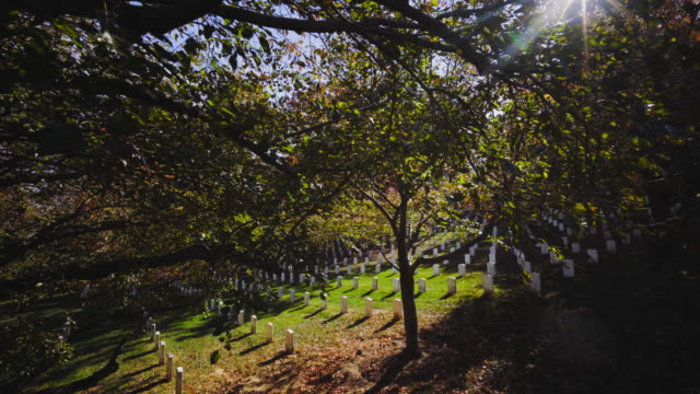 arlington-cemetery-during-the-fall