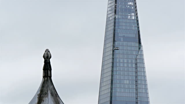An-underconstruction-sky-scraper-in-London