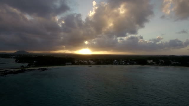 Luftaufnahme-des-Sonnenuntergangs-auf-Mauritius