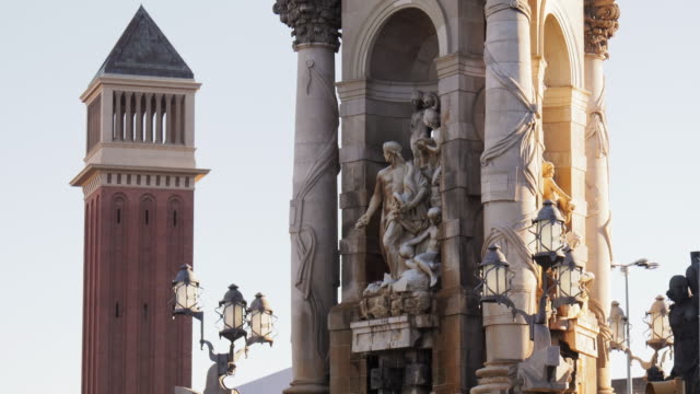 Statues-And-Torres-Venecianes-In-Placa-Espanya-Barcelona