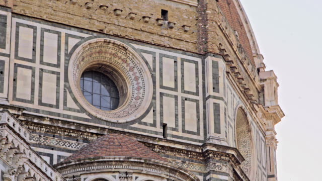 close-up-view-of-the-Basilica-of-Santa-Maria-del-Fiore-in-Florence,-Italy