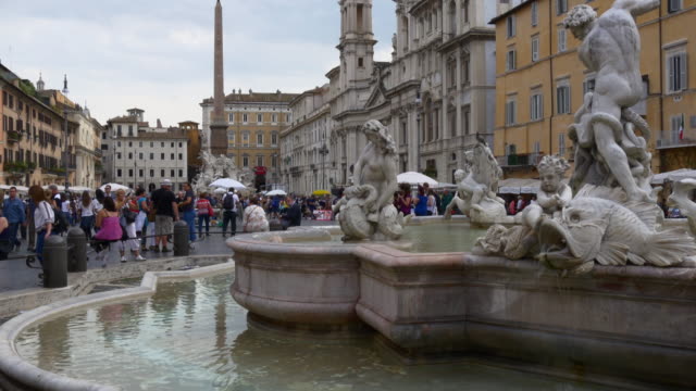 Italien-Tag-Zeit-Piazza-Navona-berühmten-Brunnen-voll-Panorama-4k-Rom