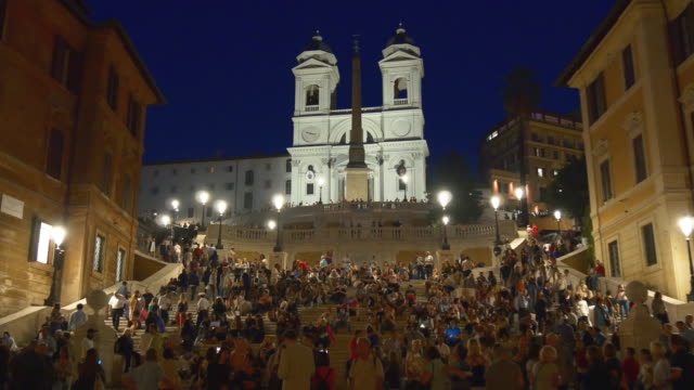 Italia-noche-tiempo-famoso-Roma-Plaza-de-España-llena-de-panorama-4k