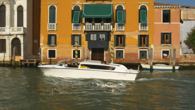 Italia-Venecia-día-tiempo-ferry-road-viaje-gran-canal-soleado-edificios-yate-paseo-panorama-4k