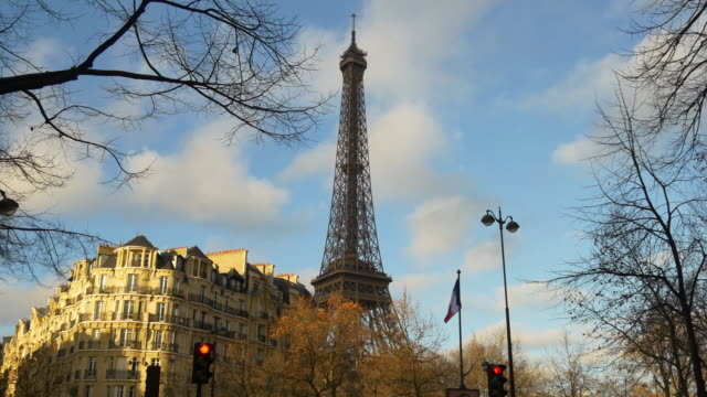 Frankreich-Paris-Tag-Zeit-blauer-Himmel-Eiffel-Turm-Side-Street-View-Panorama-4k