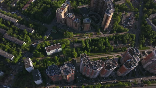 Russland-Moskau-Stadtbild-Ramenki-Bezirk-Sonne-Licht-Luft-nach-unten-Panorama-4k