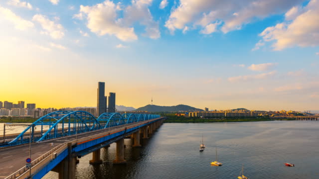 Zeitraffer-von-Seoul-City-Skyline-bei-Dongjak-Brücke-in-Seoul,-Südkorea.