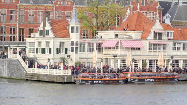 Vista-del-paisaje-del-puerto-en-la-ciudad-de-Amsterdam