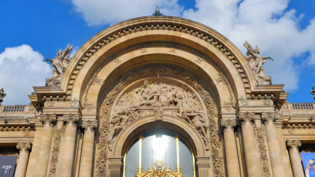 Paris-Museum,-Grand-Palace-Famous-Landmark-Architecture,-Tourism