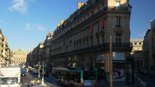 día-soleado-de-Francia-planta-del-autobús-de-dos-pisos-París-paseo-pov-calle-panorama-4k