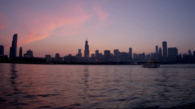 Vista-de-Chicago-Skyline-de-los-rascacielos-de-la-ciudad-al-atardecer