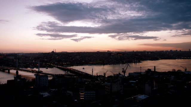 Istanbul-Panorama-Ansicht-während-des-Sonnenuntergangs