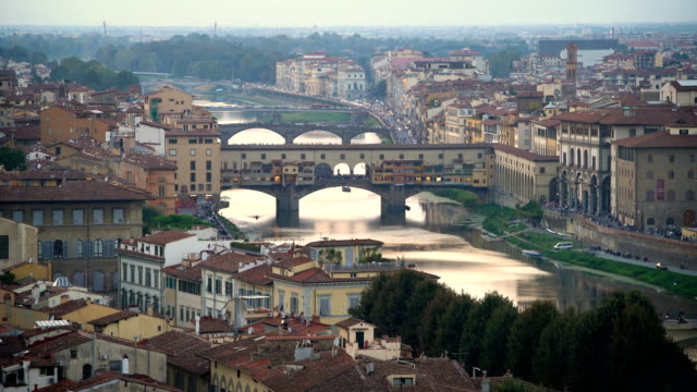 Horizonte-de-Florencia---Ponte-Vecchio-puente,-Italia