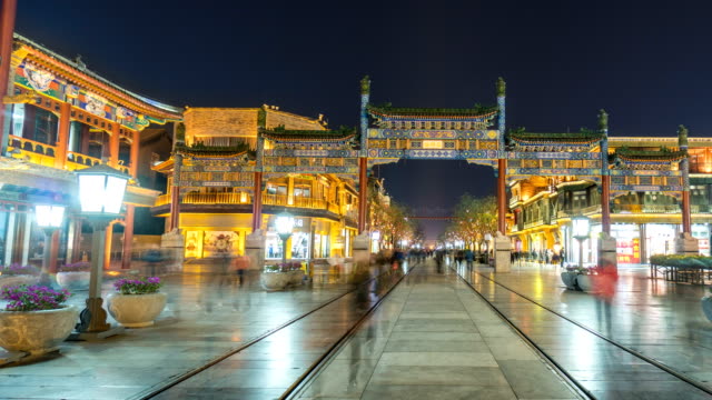 Zeitraffer-der-Qianmen-Straße-bei-Nacht